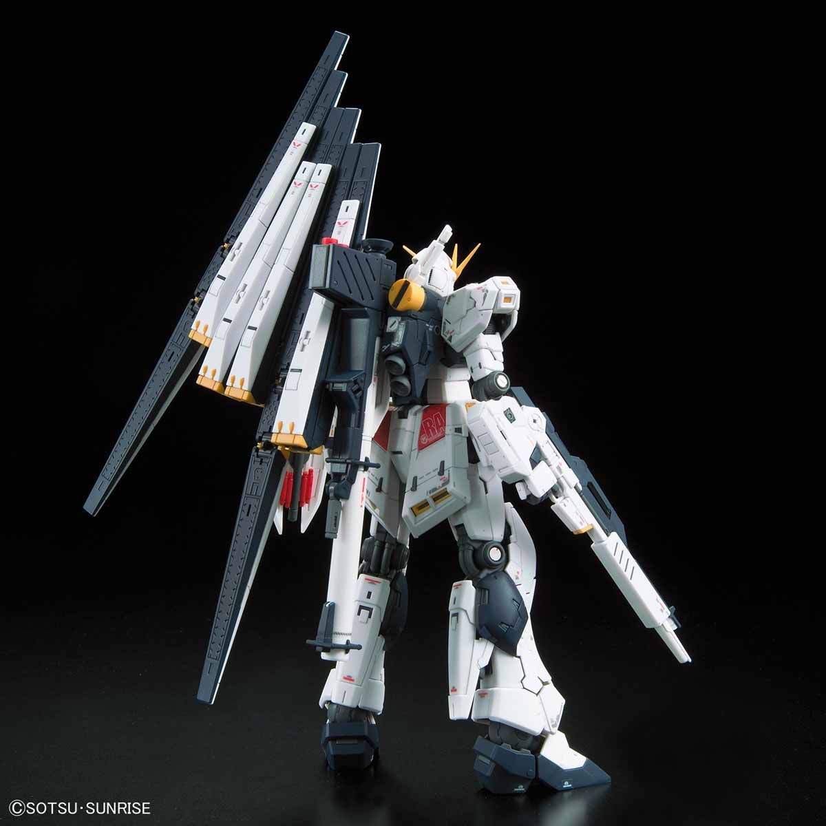 Bandai Hobby RG Nu Gundam 1/144 2466963 caja