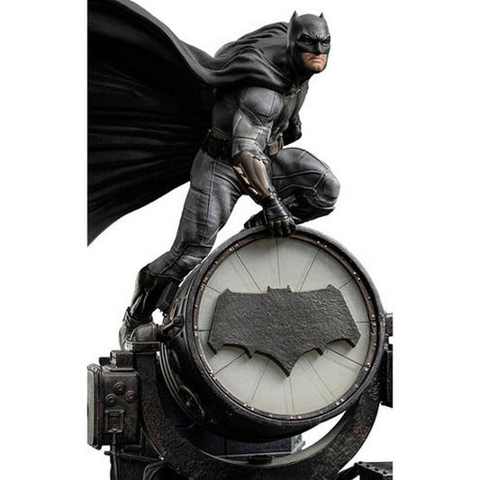 Figura Escala 1/10 Batman En La Batiseñal 71522 Iron Studios