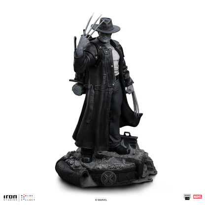 Iron Studios Old Man Logan (Black and White Version) Art Scale 1/10 (MARCAS109924-10)